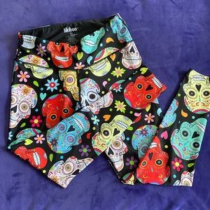 Tikiboo Workout Leggings - Black Skulls Print